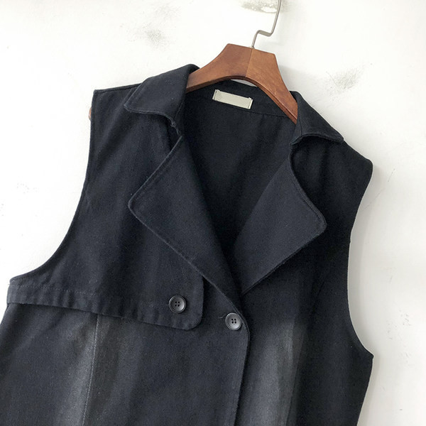 Γυναικείο casual γιλέκο με κουμπιά σε μαύρο χρώμα