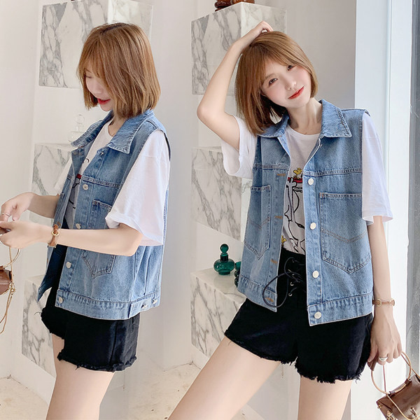 Γυναικείο γιλέκο τζιν με χρωματιστό απλικέ στο πίσω μέρος