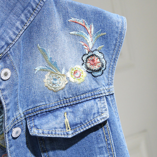 Ženski traper prsluk s vezom i džepovima