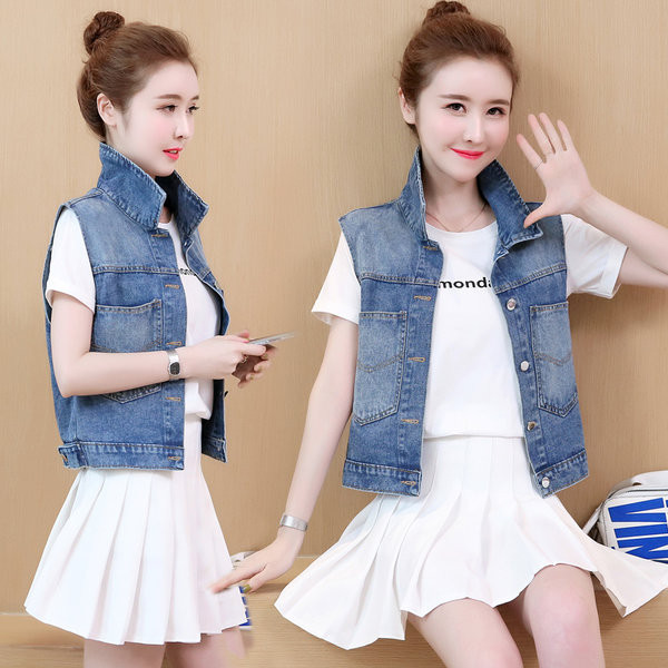 Γυναικείο κοντό γιλέκο με κουμπιά και κλασικό κολάρο