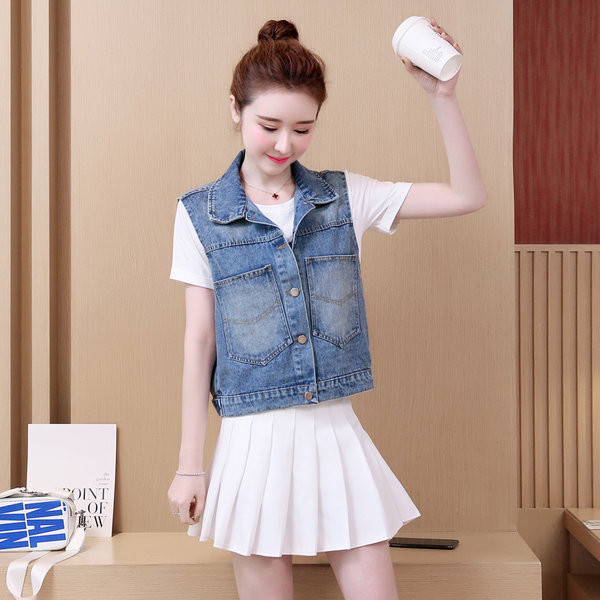Κοντό γιλέκο τζιν με επιγραφή και εφαρμογές στο πίσω μέρος για γυναίκες
