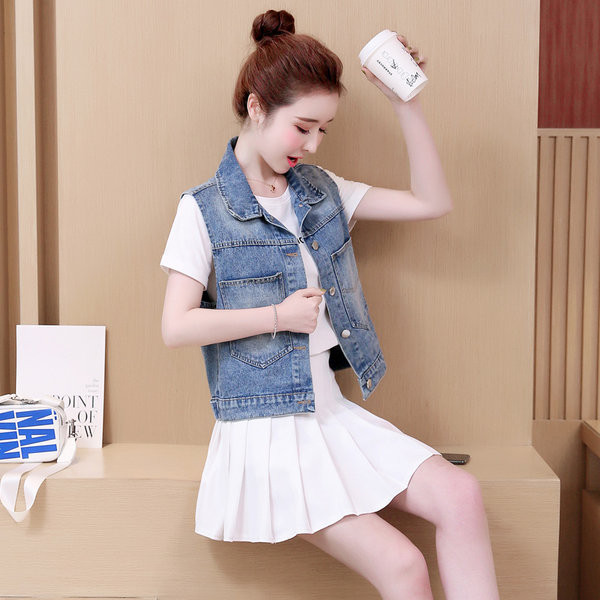 Κοντό γιλέκο τζιν με επιγραφή και εφαρμογές στο πίσω μέρος για γυναίκες