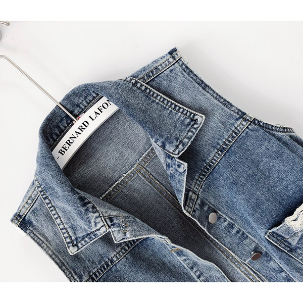 Γυναικείο γιλέκο τζιν με απλικέ στο πίσω μέρος