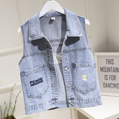 Γυναικείο γιλέκο τζιν με τσέπες και κεντήματα