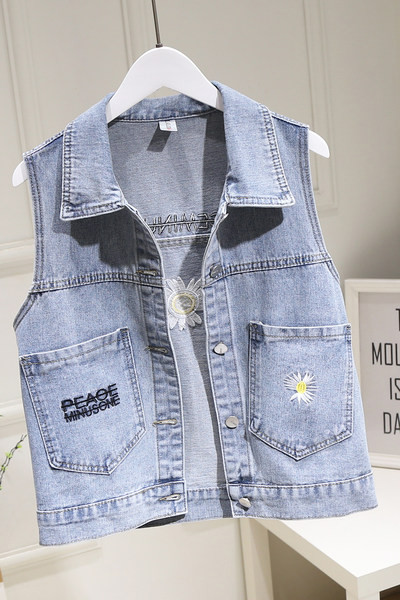 Γυναικείο γιλέκο τζιν με τσέπες και κεντήματα