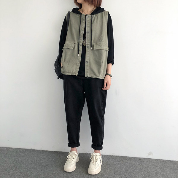 Γυναικείο γιλέκο με κουμπιά και τσέπες σε τρία χρώματα