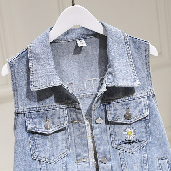 Ženski traper prsluk s džepovima i vezom