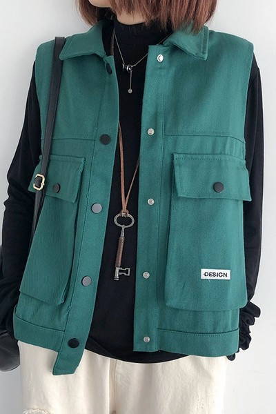 Γυναικείο γιλέκο casual με τσέπες και κουμπιά σε πράσινο και μαύρο χρώμα