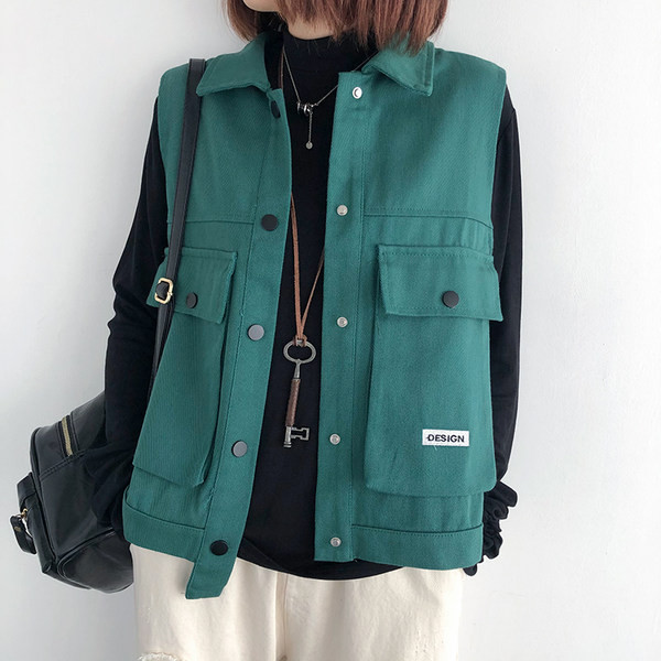 Γυναικείο γιλέκο casual με τσέπες και κουμπιά σε πράσινο και μαύρο χρώμα