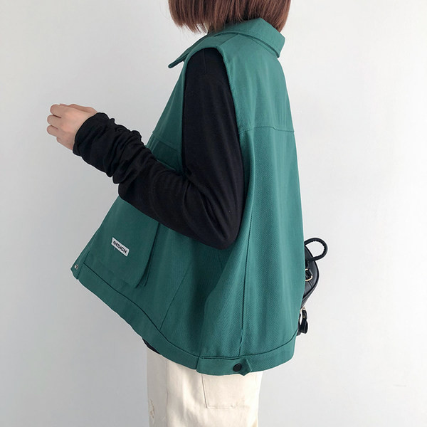 Γυναικείο γιλέκο casual με τσέπες και κουμπιά σε πράσινο και μαύρο χρώμα