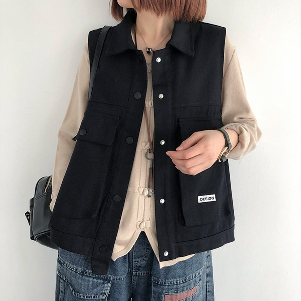 Γυναικείο γιλέκο casual με τσέπες και κουμπιά σε πράσινο και μαύρο χρώμα