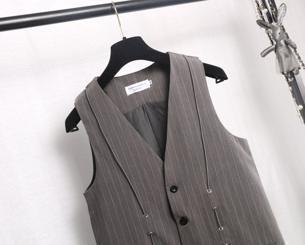 Γυναικείο γιλέκο με κουμπιά και κορδόνια