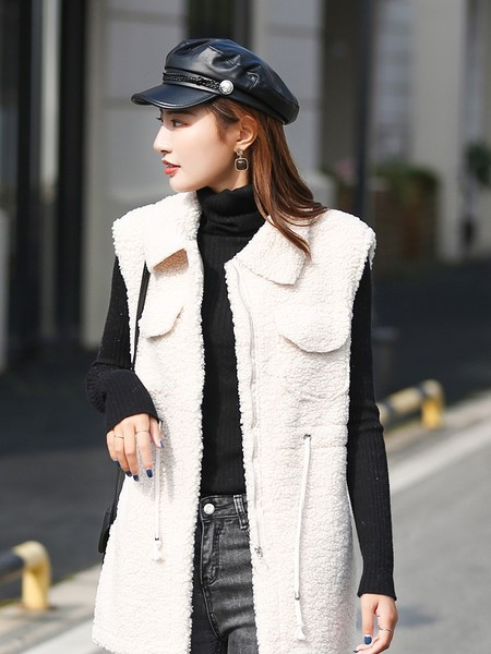 Ženski prsluk s vezicama i džepovima u tri boje