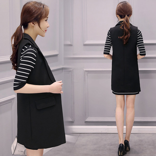 Ženski pripijeni prsluk srednje dužine u crnoj boji