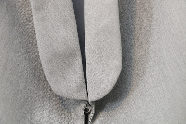 Νέο μοντέλο γυναικείο γιλέκο με ντεκολτέ  σε δύο χρώματα