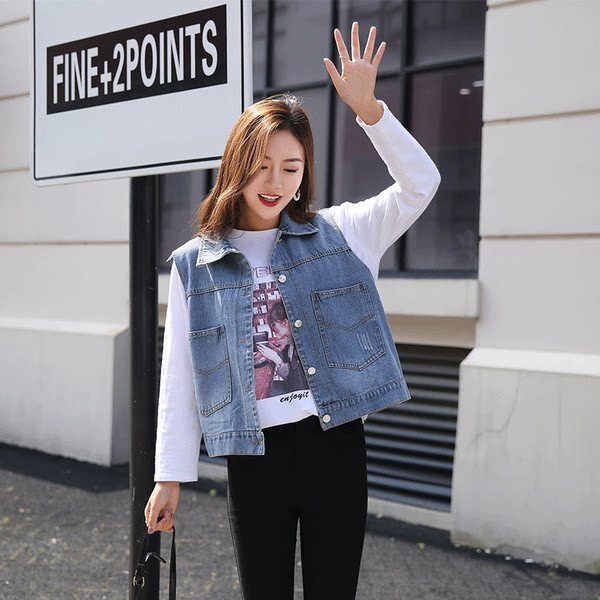 Γυναικείο γιλέκο τζιν με απλικέ μπλε και μαύρο χρώμα