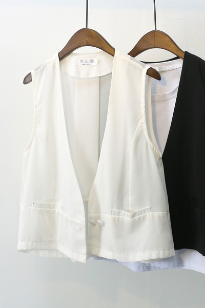 Γυναικείο γιλέκο μοντέρνο με κουμπιά - σε δύο χρώματα