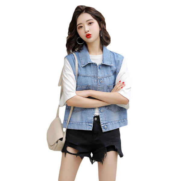 Γυναικείο γιλέκο τζιν με τσέπες και εκτύπωση στο πίσω μέρος