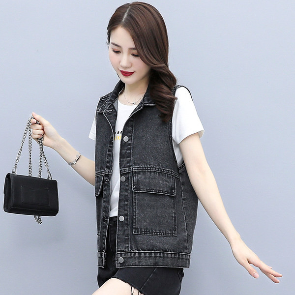 Γυναικείο γιλέκο με τσέπες και κουμπιά κατάλληλα για καθημερινή χρήση