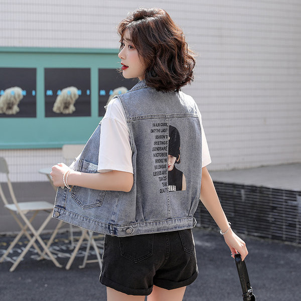 Γυναικείο γιλέκο τζιν με κουμπιά και απλικέ