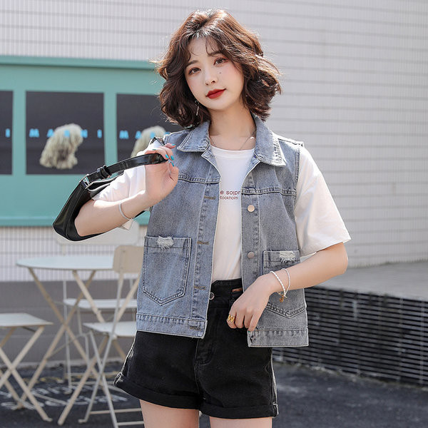 Γυναικείο γιλέκο τζιν με κουμπιά και απλικέ