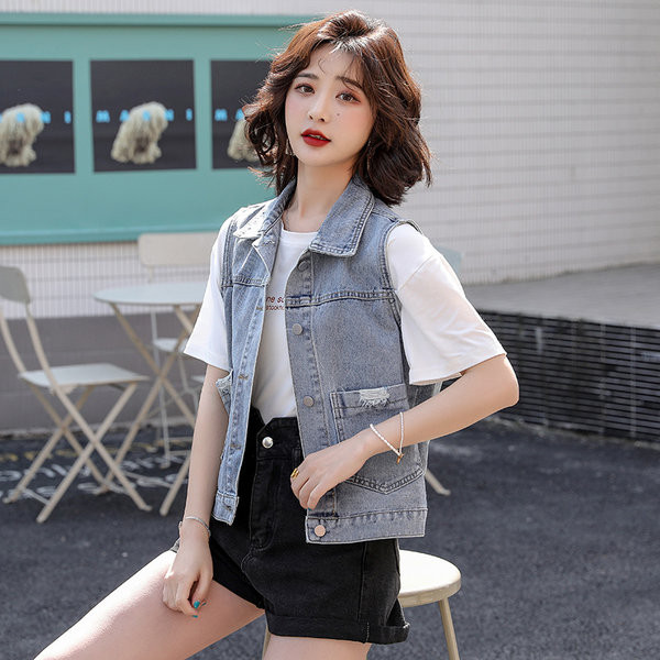 Γυναικείο γιλέκο τζιν με κουμπιά και απλικέ