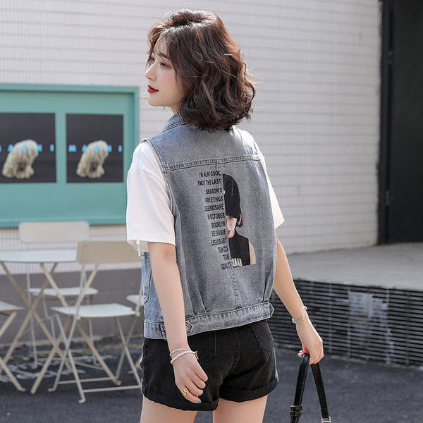 Γυναικείο γιλέκο τζιν με κουμπιά και απλικέ