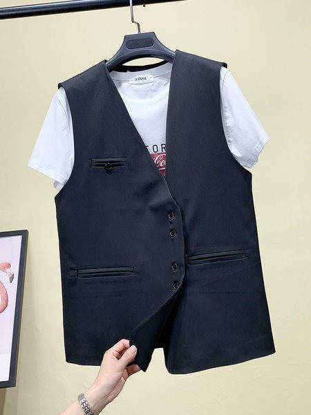 Γυναικείο μοντέρνο γιλέκο με κουμπιά και λαιμόκοψη
