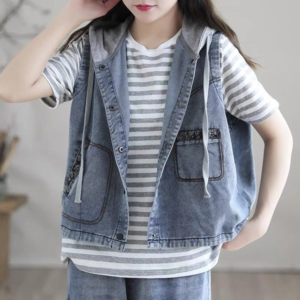 Γυναικείο κοντό γιλέκο με κουκούλα και κορδόνια