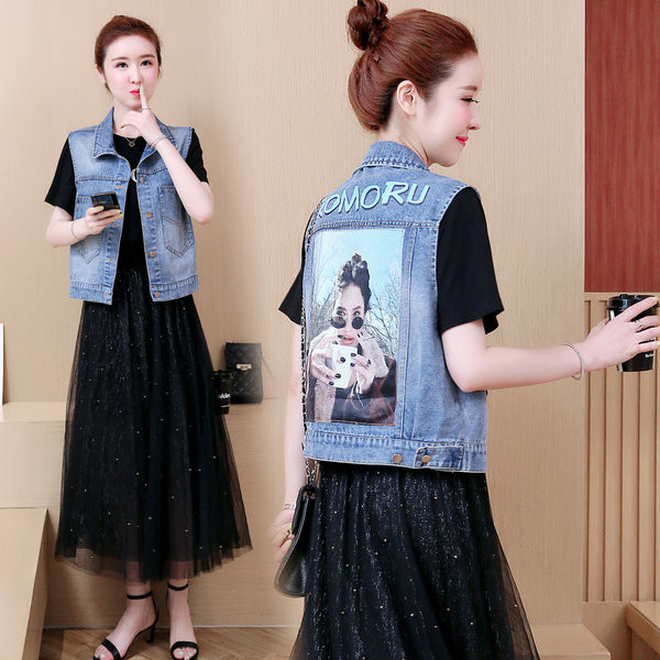 Γυναικείο μοντέρνο γιλέκο με απλικέ