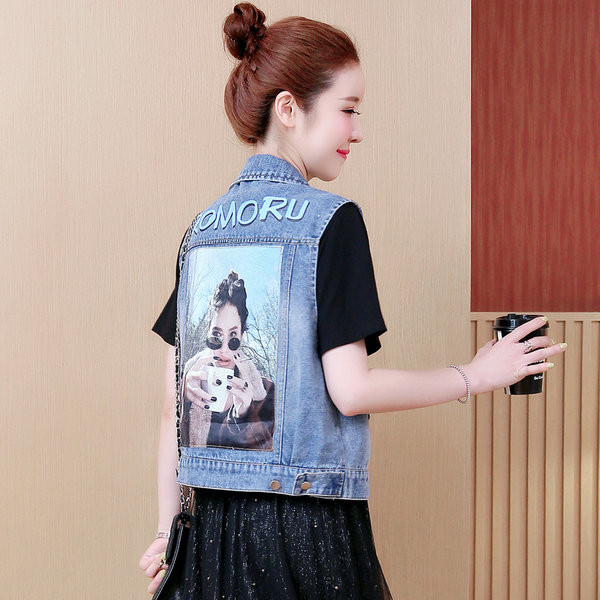 Γυναικείο μοντέρνο γιλέκο με απλικέ