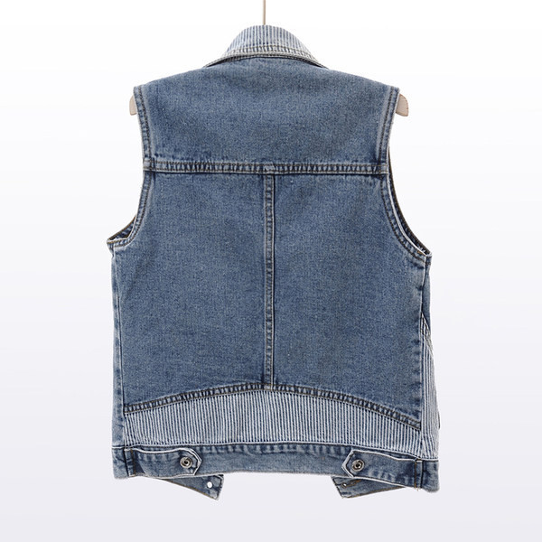 Γυναικείο τζιν γιλέκο με τσέπες σε μπλε χρώμα