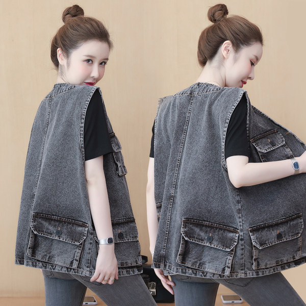 Ženski široki prsluk s džepovima i gumbima