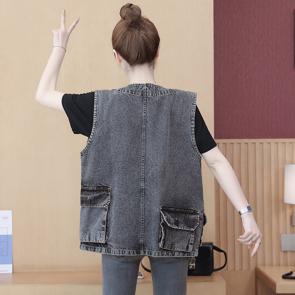 Ženski široki prsluk s džepovima i gumbima