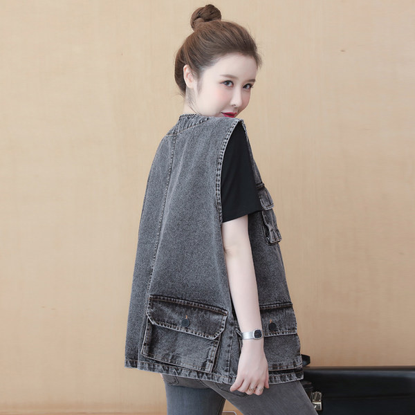 Ženski široki prsluk s džepovima i gumbima