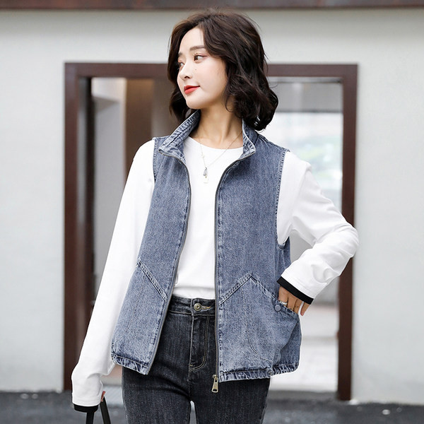 Γυναικείο γιλέκο τζιν με τσέπες και φερμουάρ