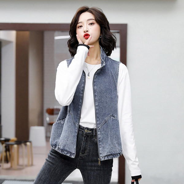 Γυναικείο γιλέκο τζιν με τσέπες και φερμουάρ