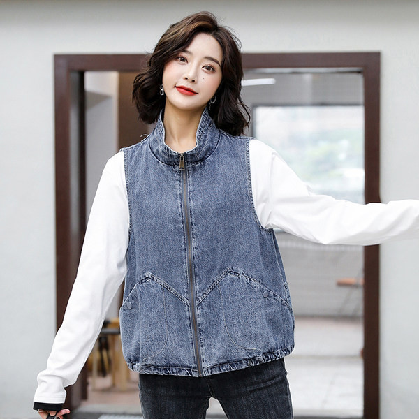 Γυναικείο γιλέκο τζιν με τσέπες και φερμουάρ