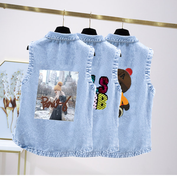 Γυναικείο γιλέκο τζιν με πολύχρωμες εφαρμογές και κέντημα