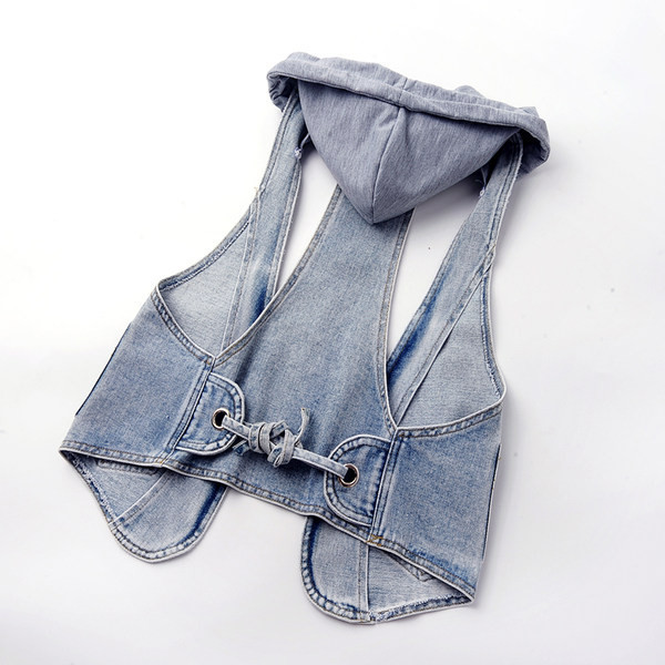 Γυναικείο γιλέκο τζιν με κουκούλα σε μπλε χρώμα