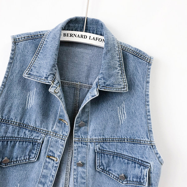 Γυναικείο γιλέκο τζιν με κλασικό κολάρο σε μπλε χρώμα