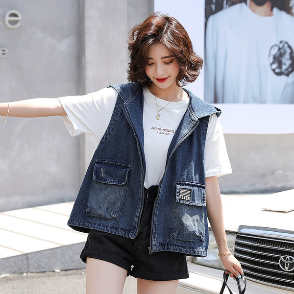 Γυναικείο γιλέκο με φερμουάρ με κουκούλα και τσέπες με επιγραφή