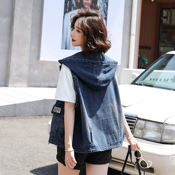 Γυναικείο γιλέκο με φερμουάρ με κουκούλα και τσέπες με επιγραφή