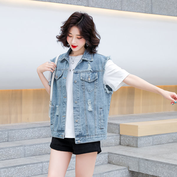 Moderan ženski traper prsluk s aplikacijom i džepovima