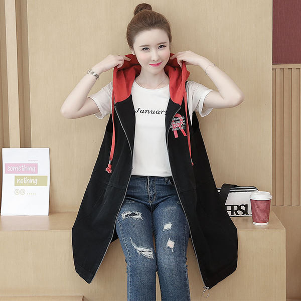 Ženski dugi prsluk sa natpisima i kapuljačom