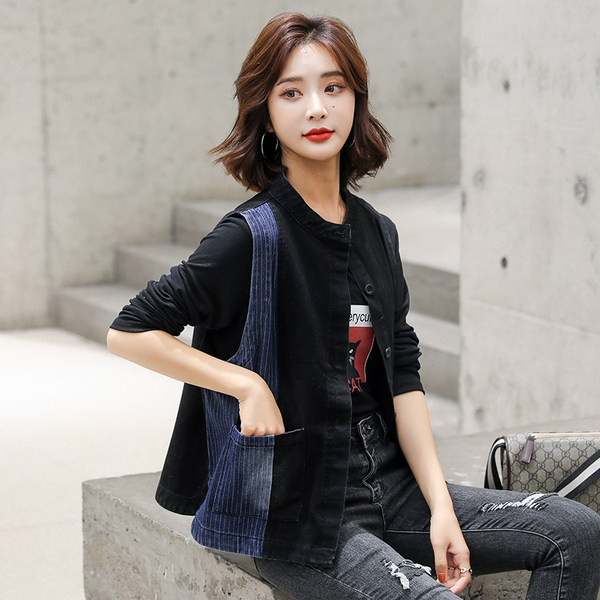 Ženski casual prsluk s džepovima i gumbima u crnoj boji