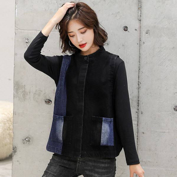 Ženski casual prsluk s džepovima i gumbima u crnoj boji