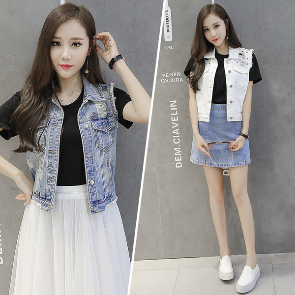 Γυναικείο γιλέκο τζιν με κουμπιά και σκισμένα μοτίβα