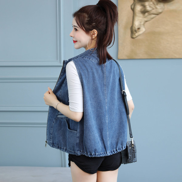 Γυναικείο γιλέκο τζιν με φερμουάρ και τσέπες