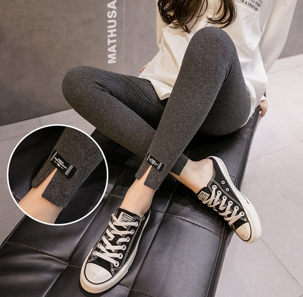 Ženski aktualni jednobojni model na klin za trudnice